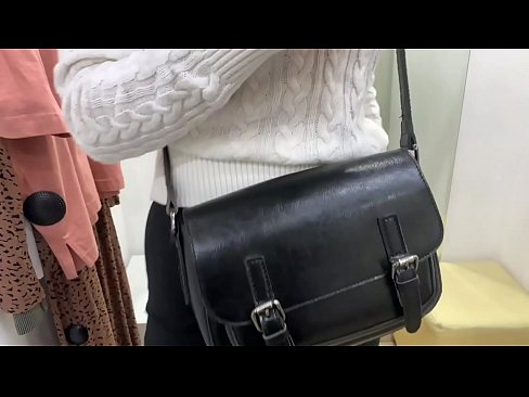 ❤️ Masturbasi publik dari jalang muda FeralBerry dengan dildo di kamar pas ️ Porno di id.robosexshop.ru